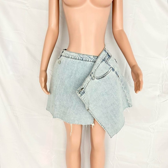 BlankNYC light wash blue denim mini skirt - Picture 1 of 7